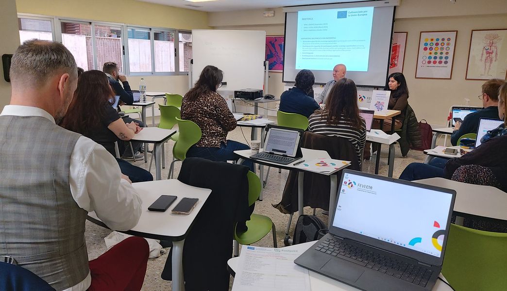 València acull una experiència pilot europea per a capacitar a professorat d'FP de Turisme en la transició cap a models de negoci ecosostenibles 